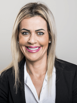 Kelly Carvalho